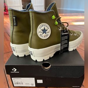 Women’s size 7 waterproof green leather converse